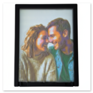 Motiv: Bilderrahmen Bambu Lab mit Platte "Paar"<br />Farbe: braun, weiß, magenta, cyan, gelb<br />Effekt: Beleuchtet von hinten<br />Filament: PLA<br />Gedruckt mit 0,4 mm Düse