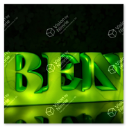 Auf einem Sockel gedruckte Buchstaben "Ben".<br />Von innen einfarbig gelb beleuchtet.<br />Grünes Filament.<br />Gedruckt mit 0,4 mm Düse